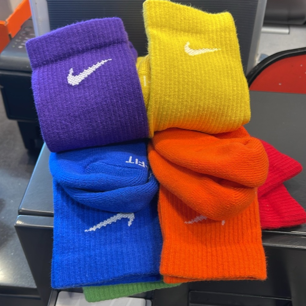 Nike Everyday Plus Cushioned
Training Crew Socks (6 Pairs) - Picture 11 of 16